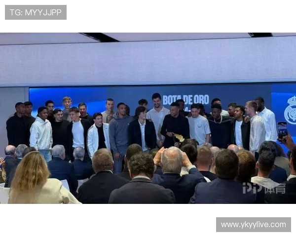 皇马全队见证老佛爷助阵姆巴佩将在伯纳乌荣耀领取欧洲金靴