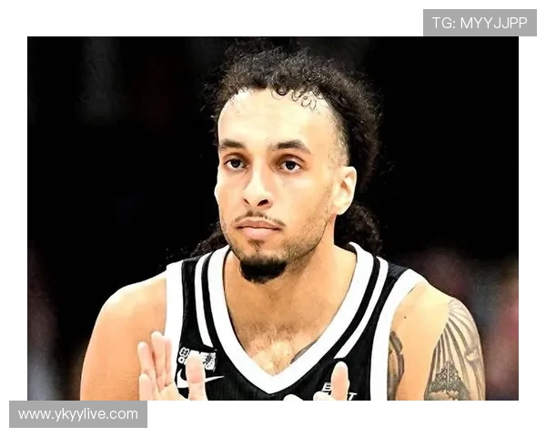 弗拉格状态低迷前三节仅得两分球队进攻受阻仍待核心觉醒