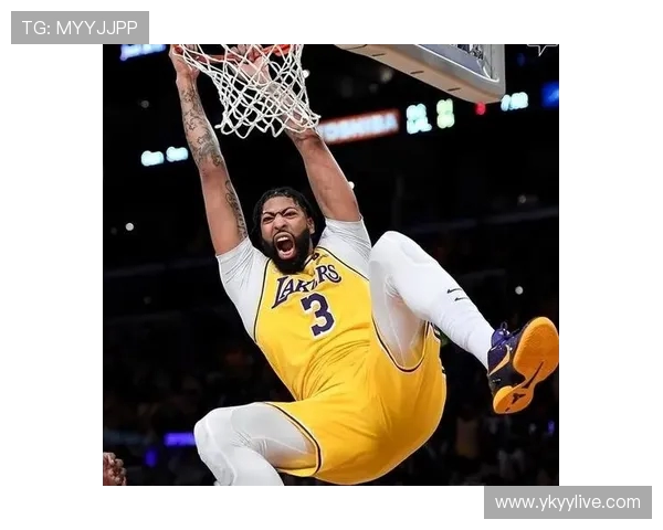 浓眉谈球队进攻体系强调球权转移与身体移动表示自己非常适应核心角色